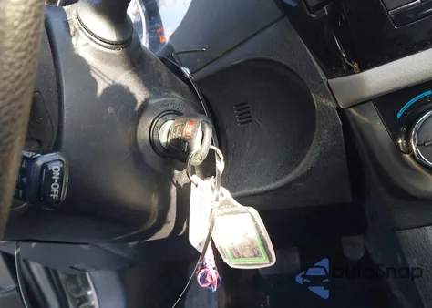 2015 Toyota Corolla Le Plus z USA, uszkodzony, nr VIN 2T1BURHE9FC478109